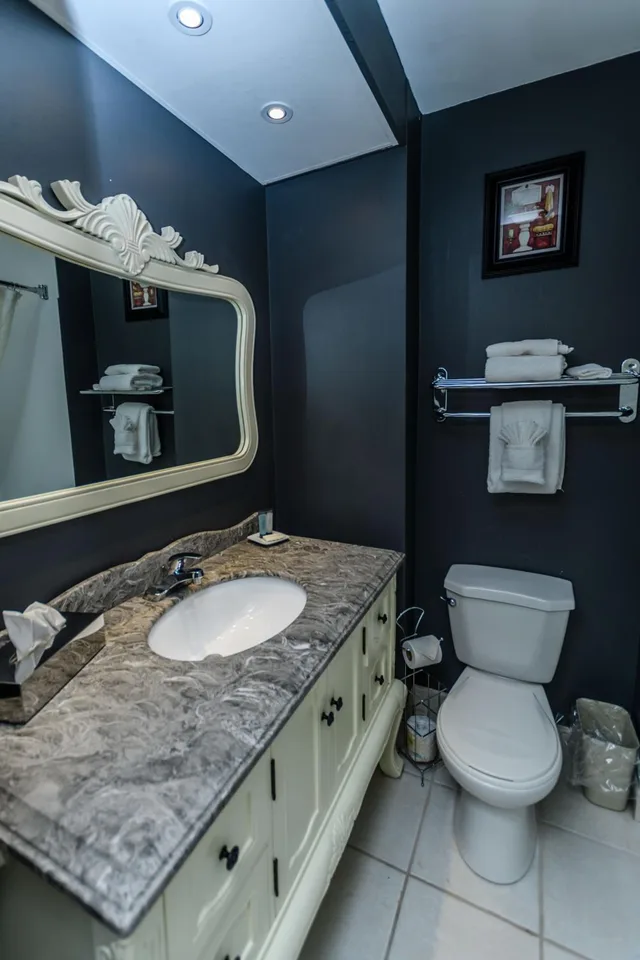 غرفة بسرير كينج وسرير كوين، Park Inn by Radisson Sydney, NS 4/6