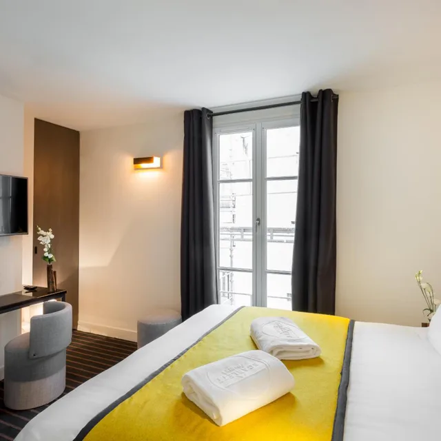 Adjoining، Hotel Scarlett 2/9
