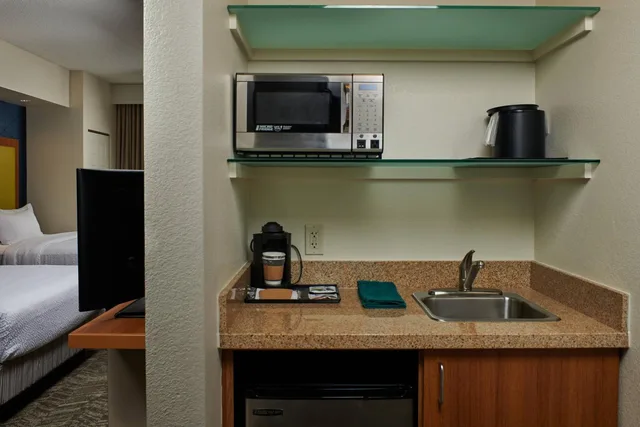 جناح بسريرين مزدوجين مع سرير سحّاب إضافي مع أريكة، SpringHill Suites by Marriott Baton Rouge North/Airport 7/7