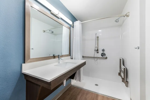 جناح بسرير كوين لذوي الإعاقة، WoodSpring Suites Tampa Airport North Veterans Expressway 6/7