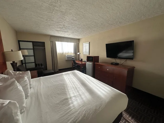 غرفة بسرير كوين، Wyndham Garden Medicine Hat Conference Center 2/7