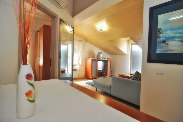شقة بشرفة بـ3 غرف نوم بإطلالة جزئية على البحر، Villa Vanilla 4/8