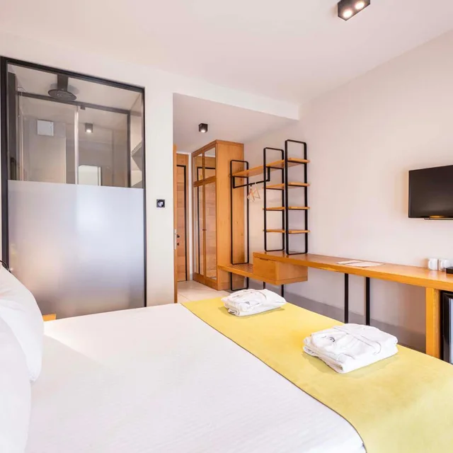 Deluxe, Double Bed, Lateral Side Sea View، Lei Hotel 6/8