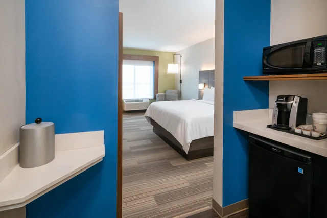 Leisure, King Bed، Holiday Inn Express Suites St Peters 3/3