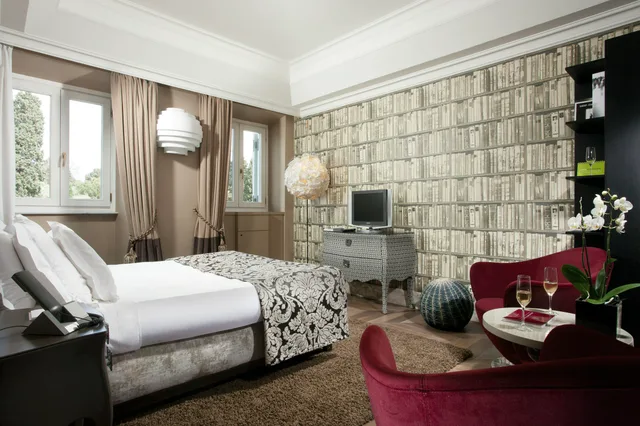 غرفة تنفيذية، Palazzo Manfredi 3/4