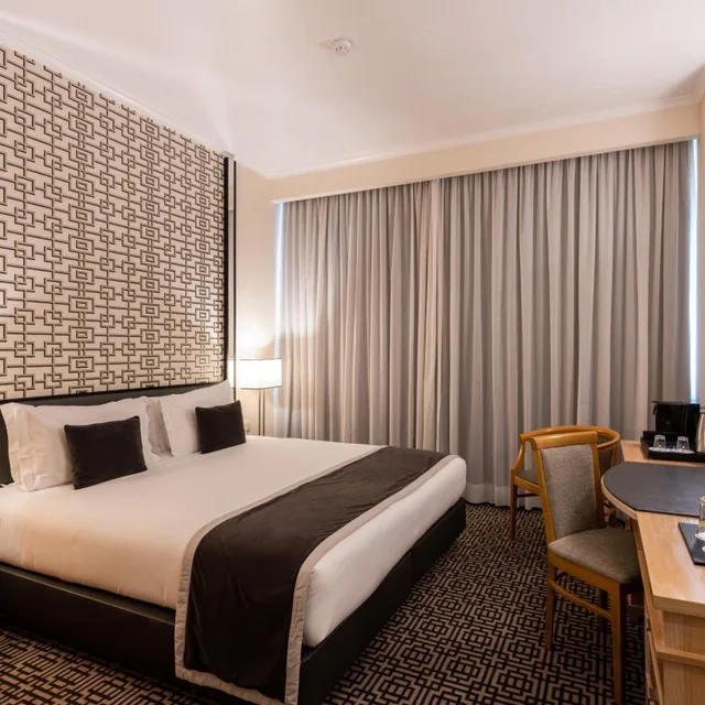 غرفة سوبيريور بسرير مزدوج أو سريرين منفصلين بإطلالة على المدينة، Hotel Mundial 1/7
