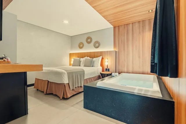 Luxury, Queen Bed, Hot Tub, Pousada Antonella 3/10