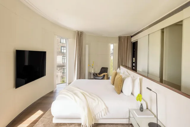 2 Bedrooms, City Skyline View, Terrace، Me London Hotel 1/4