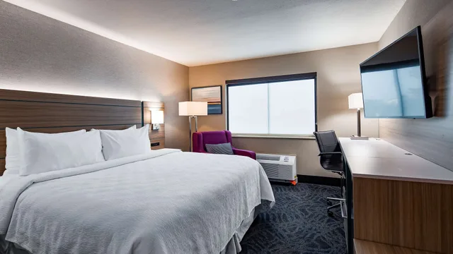 غرفة قياسية بسرير كينج يُسمح فيها بالحيوانات الأليفة، Best Western Independence Kansas City 1/10