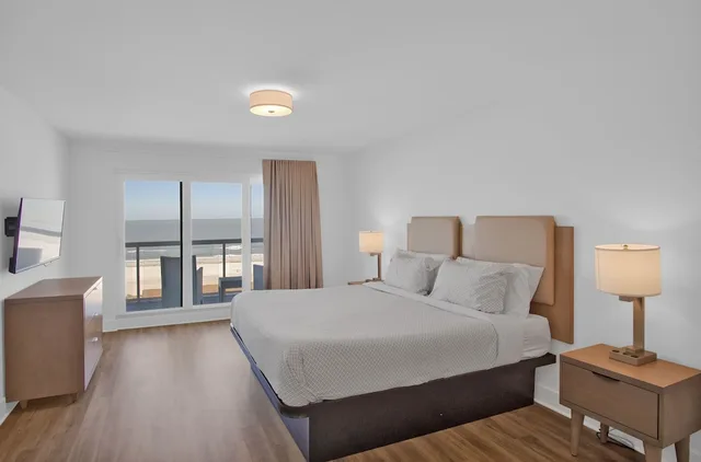 3 Bedrooms, Grand, Suite, 2 King Beds, 2 Queen Beds, Ocean View, Sofa, The Avalon Club 1/2