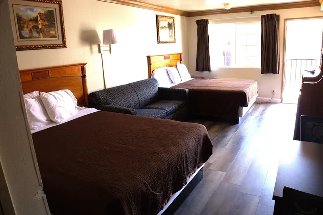 غرفة قياسية بسريرين كوين، Lambert Inn 1/6