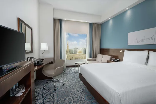 غرفة بسرير كوين مع أريكة للمدخنين، Hampton By Hilton Dubai Al Barsha 2/4