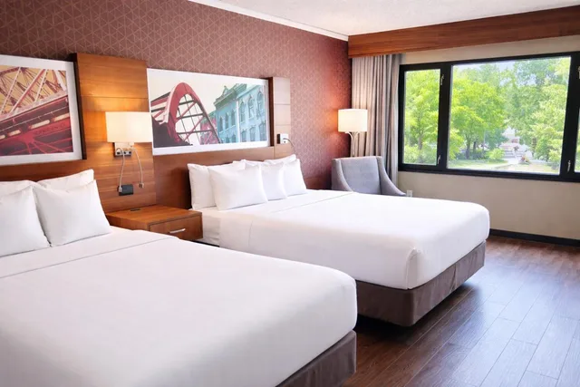 Premium, 2 Queen Beds, River Front, Accessible، Radisson Hotel La Crosse 1/2