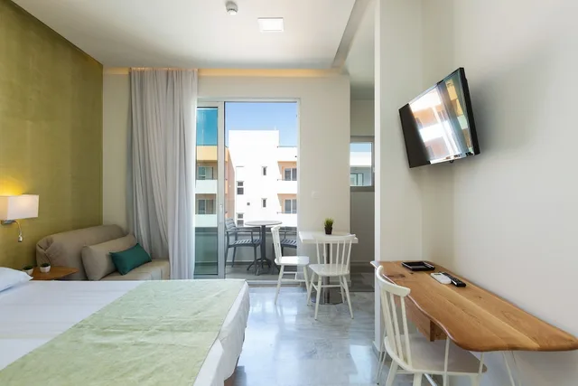 جناح جونيور بسريرين منفصلين بإطلالة جزئية على البحر في الطابق العلوي، Meltemi Coast Suites 1/2