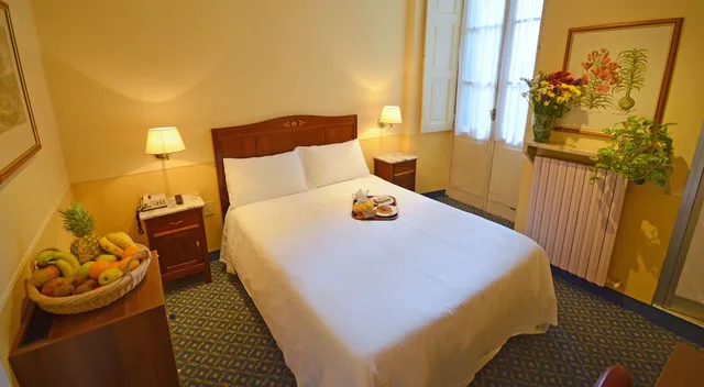 Basic, Double Bed, No Air Condition, Small، Hotel Roma E Rocca Cavour 4/7