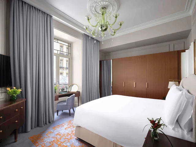 غرفة عائلية بسرير كينج وسريرين مزدوجين بغرفتي نوم، The Savoy Hotel 4/9