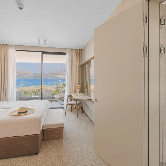 غرفة متصلة سوبيريور عائلية بإطلالة على البحر بشرفة، Grand Hotel View 3/6
