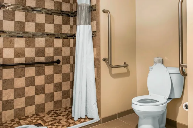 Standard, 2 Queen Beds, Quality Inn & Suites Houghton Downtown 7/8