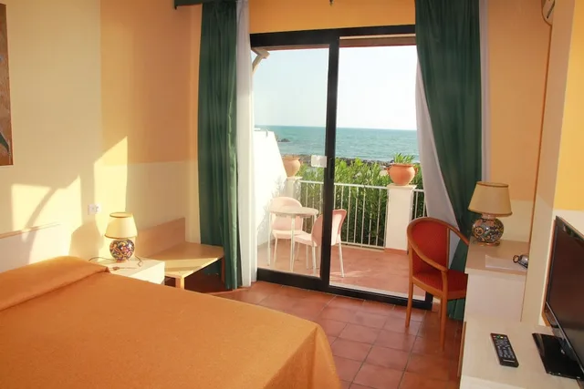 غرفة كلاسيكية بسرير مزدوج بإطلالة على البحر، Hotel Sul Mare Al Gabbiano 1/6