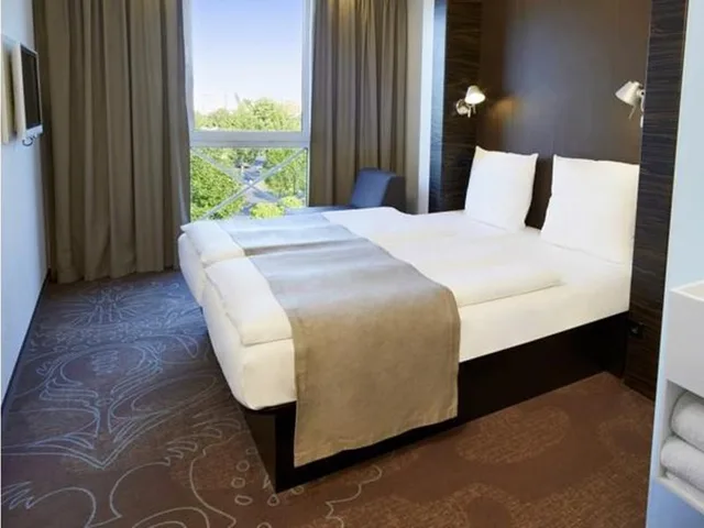 غرفة بسريرين مزدوجين، B&B Hotel Offenbach-Sud 1/1