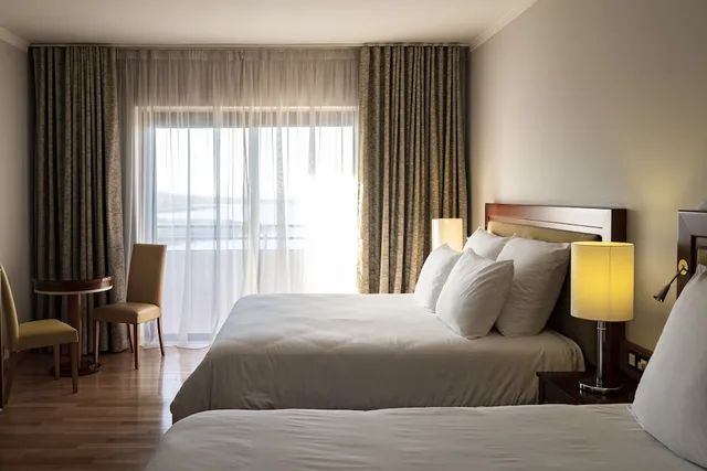 غرفة عائلية بسريرين كينج بإطلالة على البحر بشرفة، Radisson Blu Resort Malta St Julians 3/10