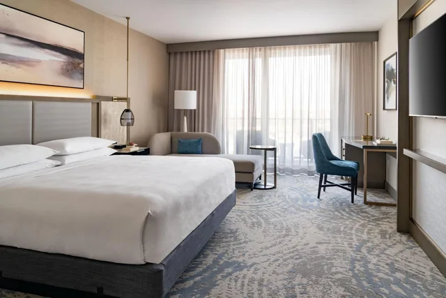 Room, King Bed, Intracoastal View, Skyline View, JW Marriott Clearwater Beach Resort & Spa 1/7