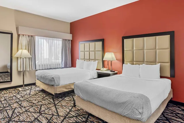 غرفة بسريرين كوين مع أريكة بحوض استحمام لذوي الإعاقة، Best Western Carlisle 1/4