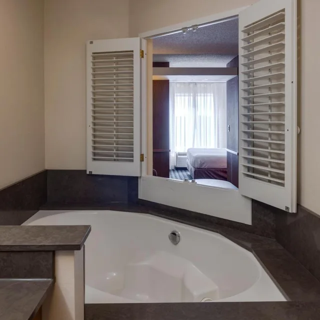 Specialty, Suite, King Bed, Sofa, Bathtub، Fairfield Inn Suites Edmond 1/1