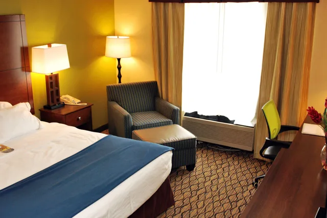 غرفة قياسية بسرير مزدوج، Holiday Inn Express Lapeer 1/3