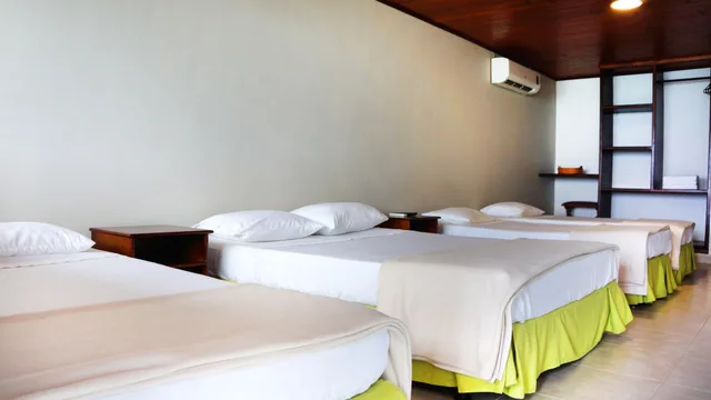 غرفة رباعية، Hotel Portobelo Boulevard 2/7