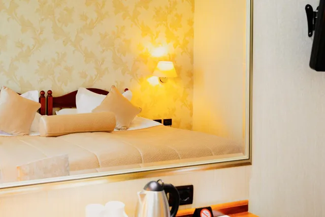 غرفة بسرير كوين، Grand Hotel & Spa Tirana 3/6