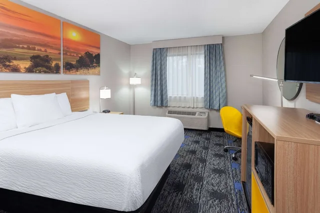 غرفة قياسية بسرير كوين لذوي الإعاقة، Days Inn by Wyndham Wooster 1/7