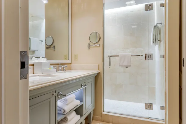 Suite, King Bed, Bluegreen Vacations Eilan Hotel and Spa, an Ascend Collection Resort 6/10