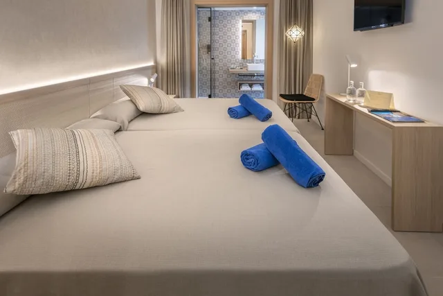 غرفة قياسية بسرير مزدوج وسرير فردي، Hotel Alhambra 4/9