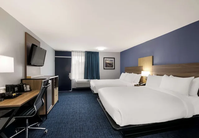 غرفة قياسية بسريرين كوين، SureStay Plus by Best Western Pigeon Forge 2/4