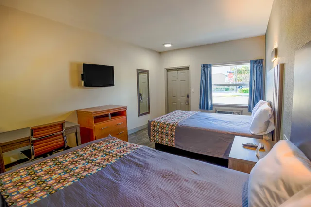 غرفة رباعية، Sunrise Inn by OYO Titusville FL 3/5
