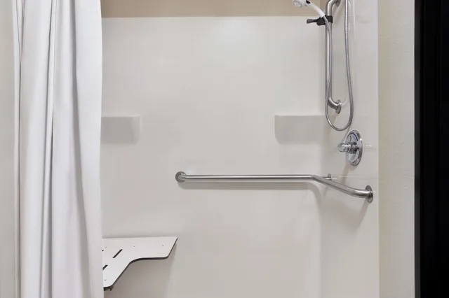 غرفة بسريرين مزدوجين لذوي الإعاقة، Travelodge By Wyndham Mcalester 7/9