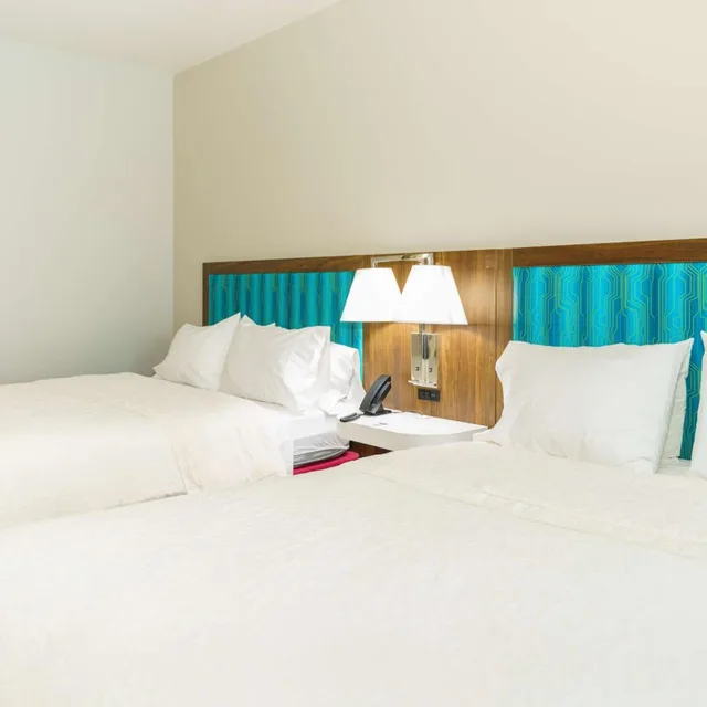 غرفة بسرير كينج وسريرين كوين، Hampton Inn Garden City, KS 9/10