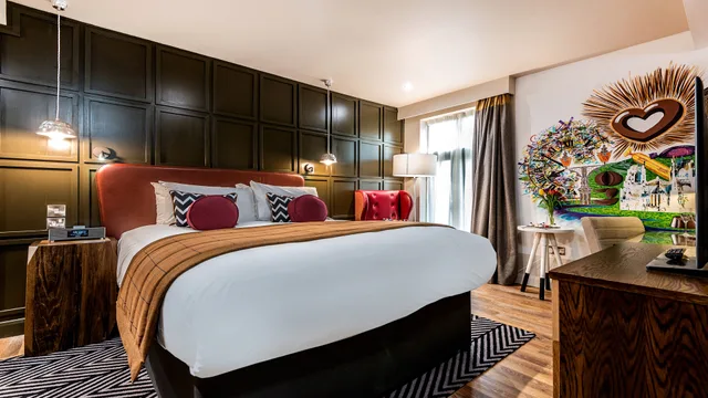 غرفة قياسية بسرير كينج، HOTEL INDIGO YORK 4/10