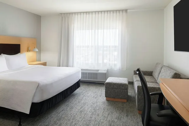 استوديو بسرير كينج مع أريكة، Marriott S Towneplace Suites Thunder Bay 2/10