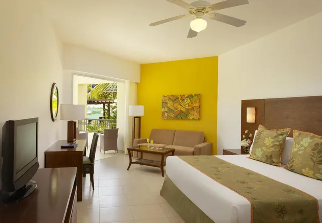Deluxe, Dreams Royal Beach (former Now Larimar) 1/1