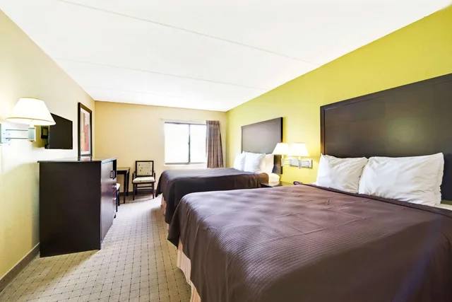 غرفة رباعية لذوي الإعاقة، Days Inn & Suites by Wyndham DeSoto 2/2
