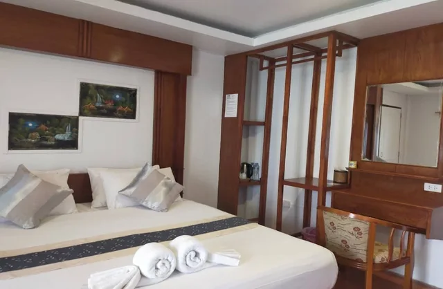 Superior, Double Bed, Beach Side، Lanta Nice Beach Resort 2/8