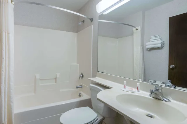غرفة قياسية بسريرين كوين، Microtel Inn By Wyndham Onalaska La Crosse 5/6