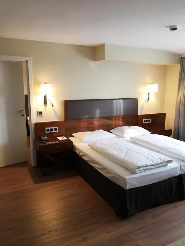 غرفة ديلوكس رباعية بسرير كينج، TOP Hotel Duerer 2/10