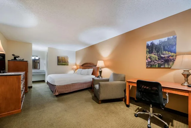 Downstairs, King Bed, Sofa, Accessible, Best Western Sunrise Inn 3/4