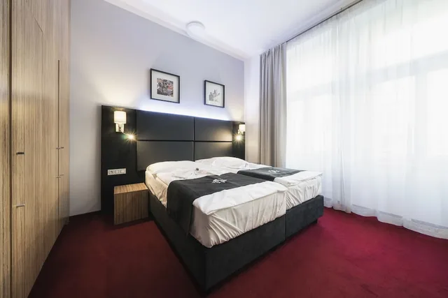 غرفة قياسية بسرير كوين، Hotel Noir 3/10