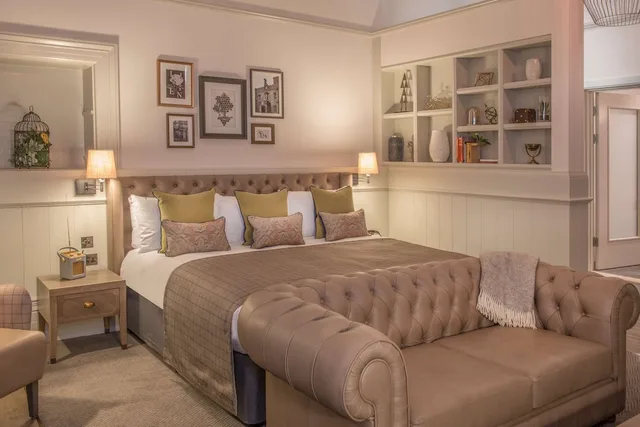 Suite, Double Bed, De Vere Latimer Estate 2/3