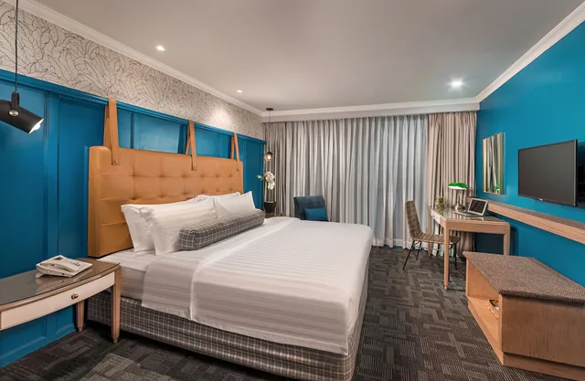 جناح بسرير كينج وسريرين منفصلين في المبنى الرئيسي، Makati Palace Hotel 1/1