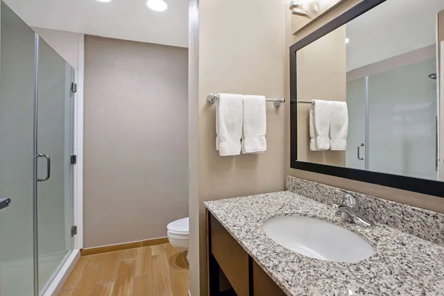 غرفة بسريرين كوين، La Quinta Inn & Suites by Wyndham Detroit Metro Airport 3/3